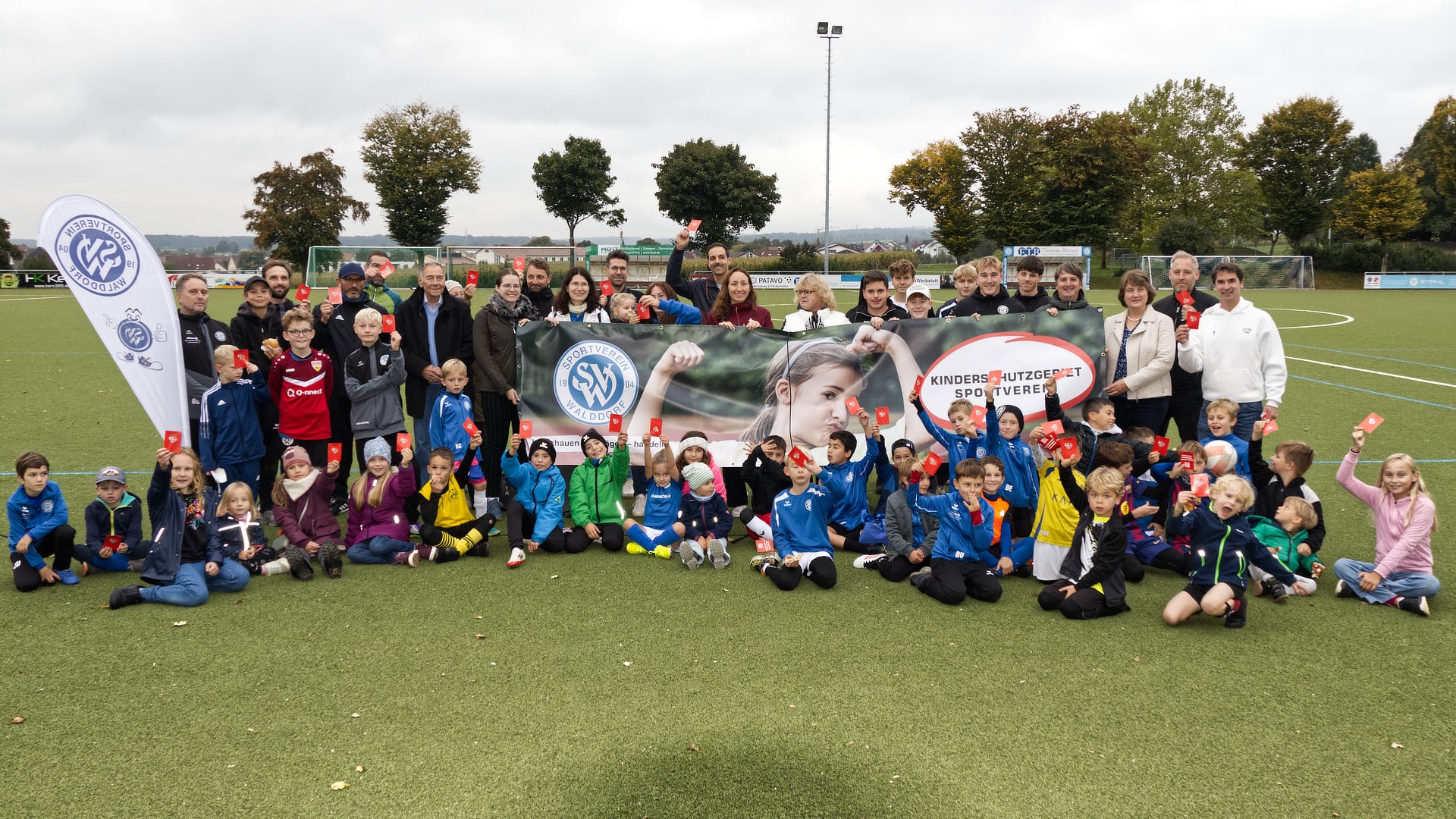 Bannerpräsentation und Abschluss der Aktionswoche zum Kinder- und Jugendschutz