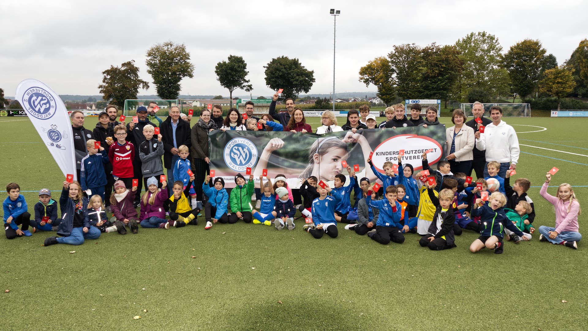 Bannerpräsentation und Abschluss der Aktionswoche zum Kinder- und Jugendschutz